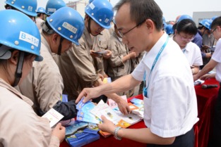 中建钢构华东大区江苏厂举行安全生产咨询日活动，筑牢一线安全防线